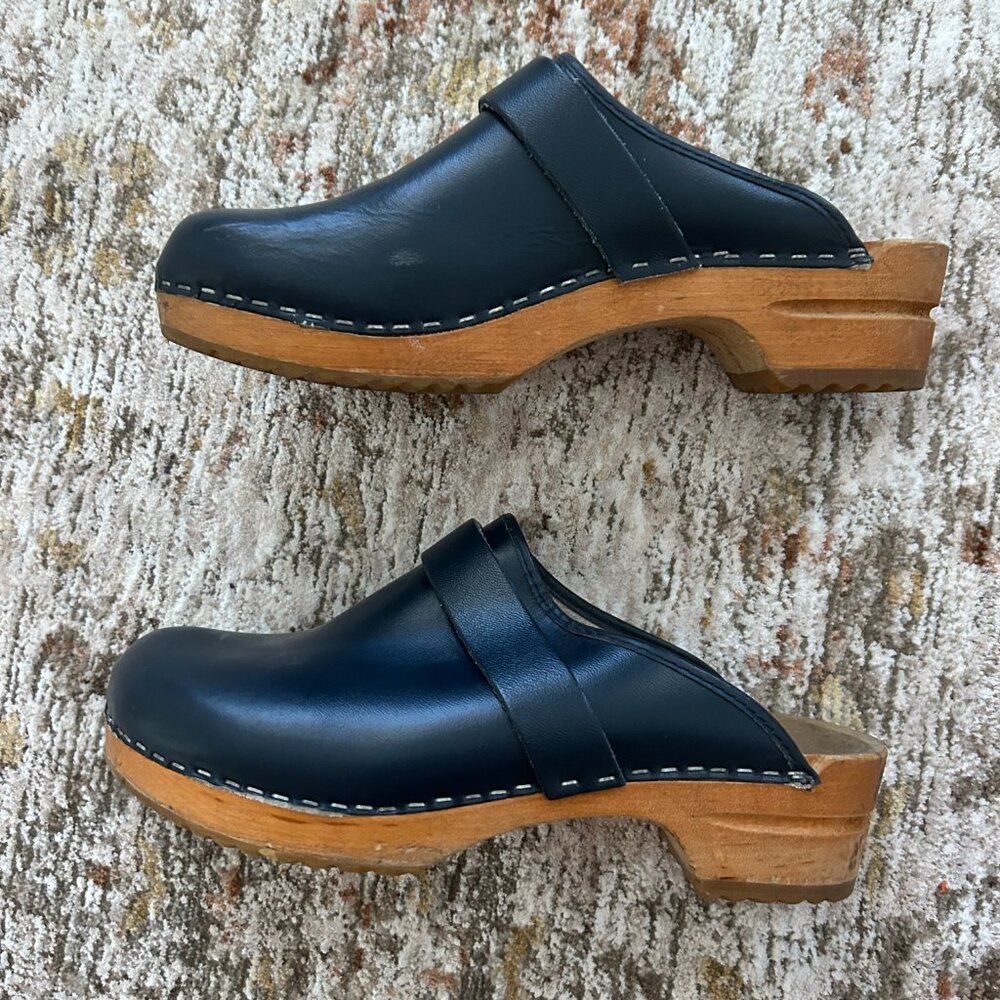 Vintage Navy Blue Clogs (38) - Picture 2 of 8